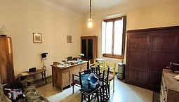 Statuto: 5 Vani Con Balcone