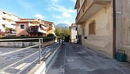 Piano Terra Centrale Con Ampia Corte Esterna