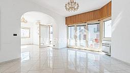 6 Vani Di 195 Mq Più Soffitta Di 5 Mq