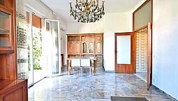 Ampio Appartamento Con 3 Camere, 2 Bagni E Garage
