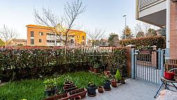 Trilocale Con Ingresso Indipendente E Giardino Pri