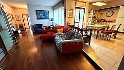 Ampio Appartamento Con Terrazzo E Giardino