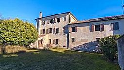Appartamento In Villa In Centro