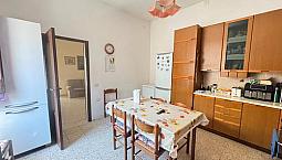 Ampia Indipendente Con Cortile E Terrazzina