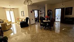 Appartamento Abitabile Con Veranda E Garage