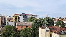 Due Appartamenti In V.emilia Est. Liberi Subito