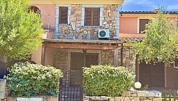 Locale Su Due Livelli Con Veranda E Giardino