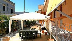 Casa Indipendente Con Giardino