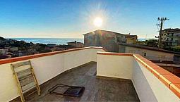 Appartamento Con Terrazzo Vista Mare Rif 767