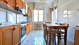 Ampio Appartamento Con 3 Camere, 2 Bagni E Garage