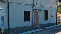 Lungo Valle Trilocale Da Ristrutturare Ideale B&B