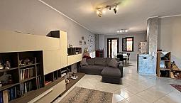 Villa A Schiera Ristrutturata