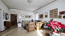 Appartamento Ampio Con Grande Terrazza E Garage