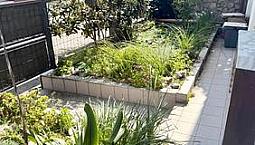 Graziosa Casetta Su Due Livelli Con Giardino