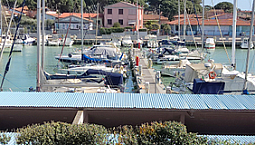 Appartamento Fronte Porto Turistico A Marina Gr