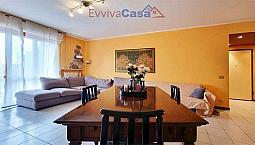 Appartamento A Varano Con 3 Camere, Garage E Corte
