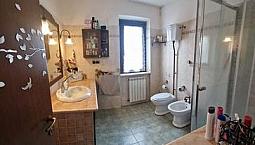 Appartamento Su Due Livelli Con 2 Bagni E Posto Au