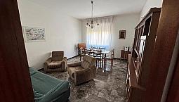 Grandi Dimensioni Con Garage E Cantina