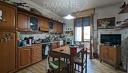 Appartamento Piano Primo Con Terrazza E Garage