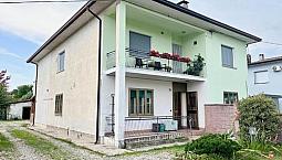 Piano Terra In Bifamiliare Con 1.750 Mq Di Terreno
