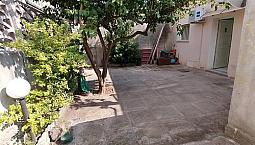Appartamento Piano Terra Con Cortile Via Zara