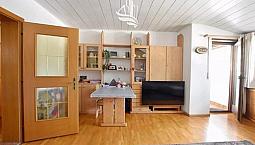 Via Peter Anich: Grande Quadrilocale Con Garage