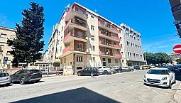 Cagliari, S.benedetto Con Cortile-Cantina E P.auto