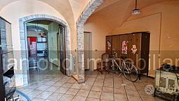 Casa Singola Con Cortile E Garage A Linguaglossa