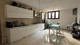 Villetta In Zona Residenziale