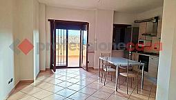 Appartamento Piano Terra Con Cantina E Terrazzo