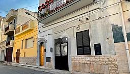 3 Locali A Canosa Di Puglia