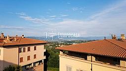 Ampio Appartamento Su Due Livelli Con Terrazzo Abi
