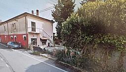 Immobile Singolo Con Giardino E Magazzini