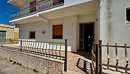 Appartamento Buono Stato Con Box Auto E Cortile