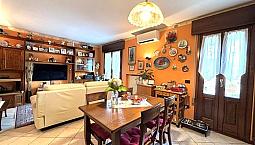 Appartamento Con Scoperto Privato Rif. Za1126
