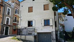 Palazzo / Stabile Di 237 M² Con Più Di 5 Locali A 