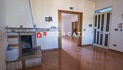 Ampio Appartamento Con Terrazzo A Livello