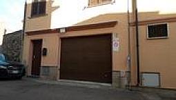 Appartamento Singolo Con Garage E Cortile