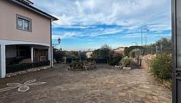 Villa Con Terreno