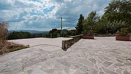 Casa Indipendente Divisa In 2 Appartamenti