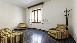 Semindipendnete Al Piano Terra Con Cortile