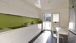 Quarazze: Grande Quadrilocale Con Terrazza, Balcon