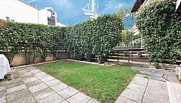 Laives: Trilocale Con Giardino