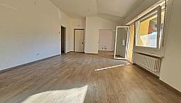 2 Camere Matrimoniali + Balcone In Casa 7 Unità