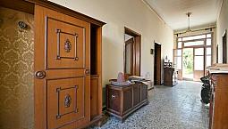 Semi-Indipendente Con Cortile E Posto Auto